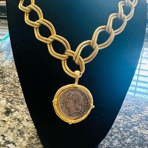 Susan Shaw Elegant Gold Coin Pendant Necklace